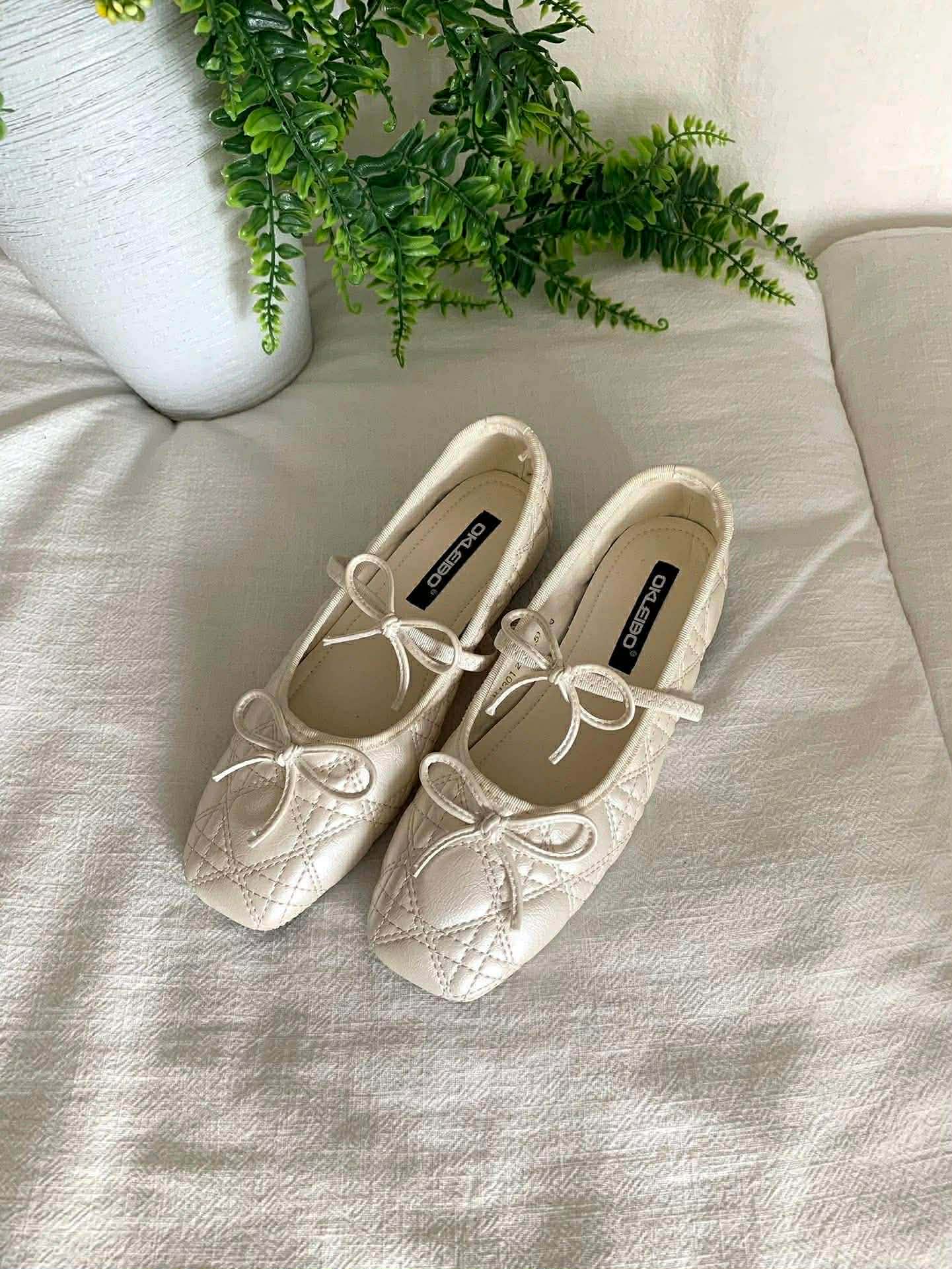 J ダブルストラップ・ドットシューズ